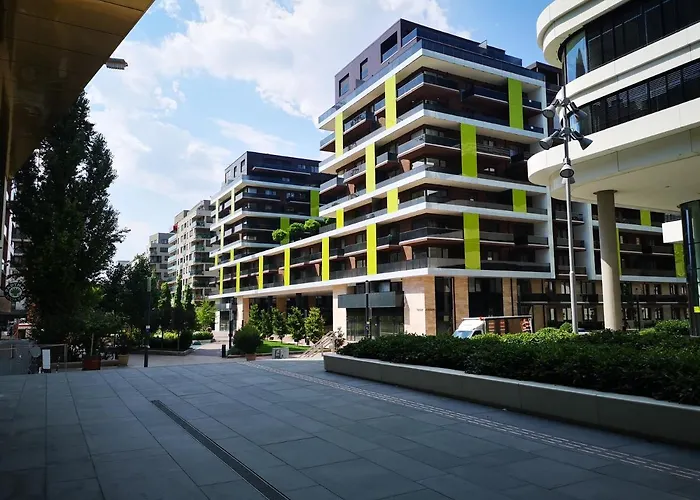 Corvin Promenade With Free Parking