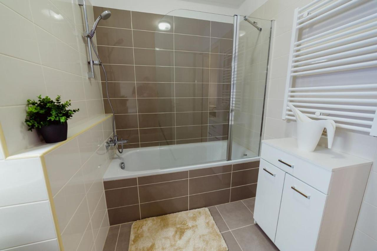 Apartment Corvin Promenade With Free Parking *